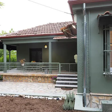 Theodorou Art House Villa *